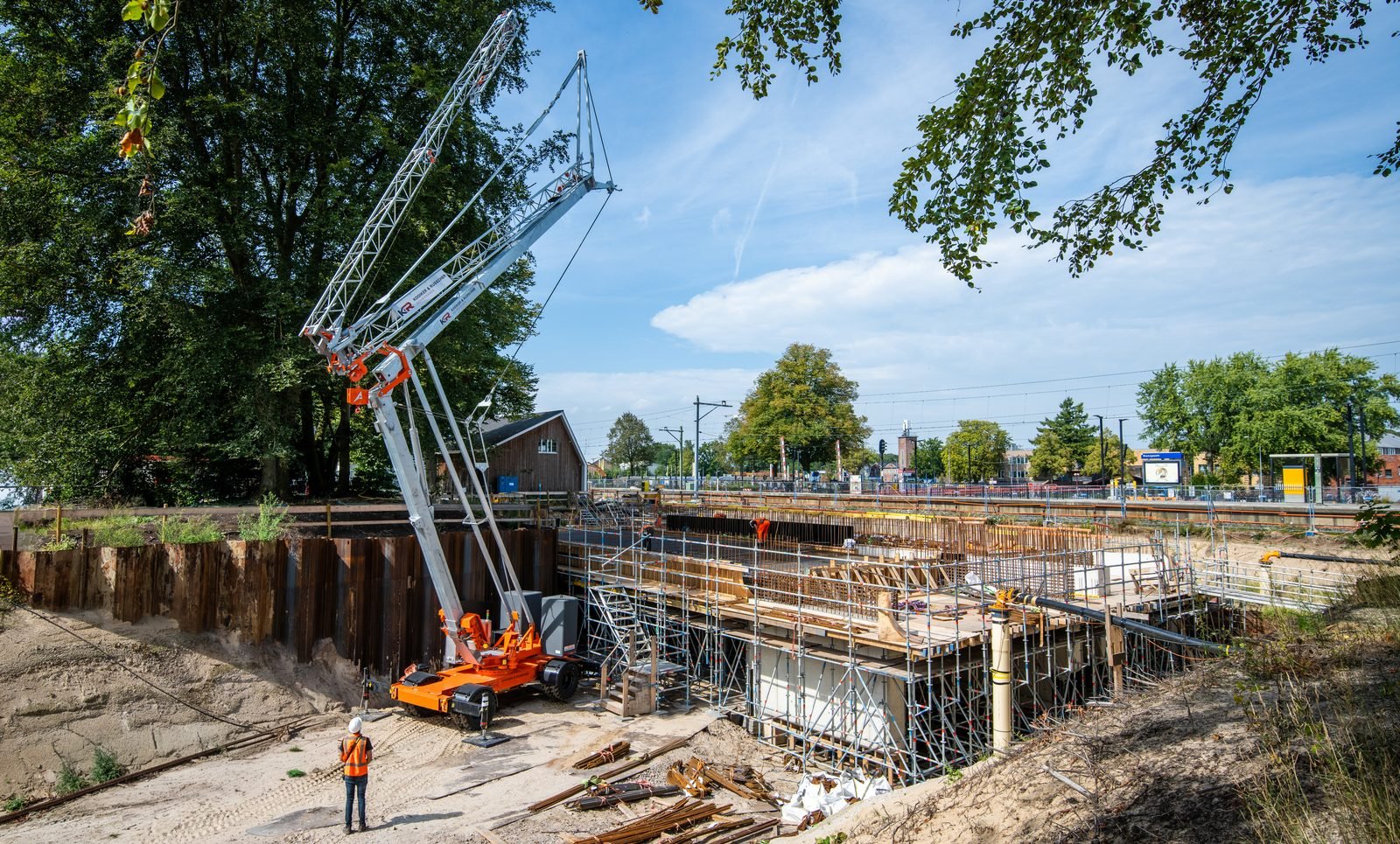 Baukran auf einer Baustelle – Kontakt Kooiker & Russcher